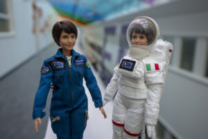 Juguetes de astronauta: Barbie astronauta Samantha Cristoforetti