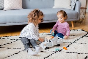 Juguetes no sexistas: furgoneta de reparto de madera