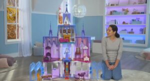 Imagen del vídeo promocional del castillo de Arendelle de Hasbro